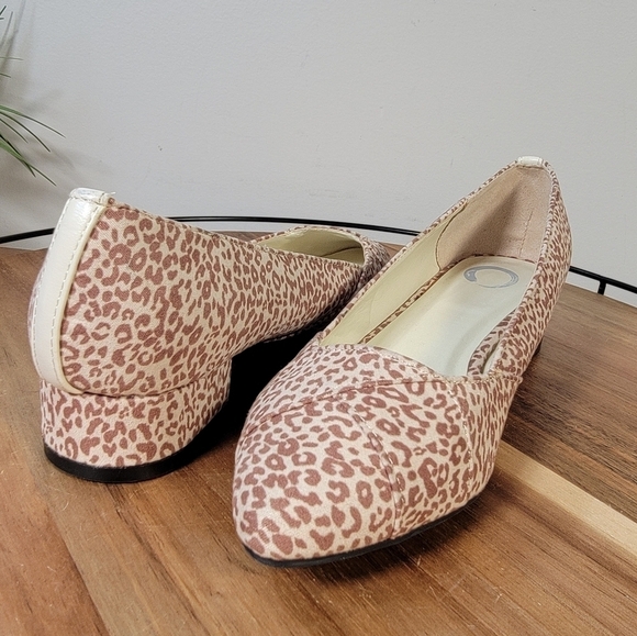 Journey Mini Leopard Print Pointed Toe Heeled Loafers Size 6 - Picture 3 of 17